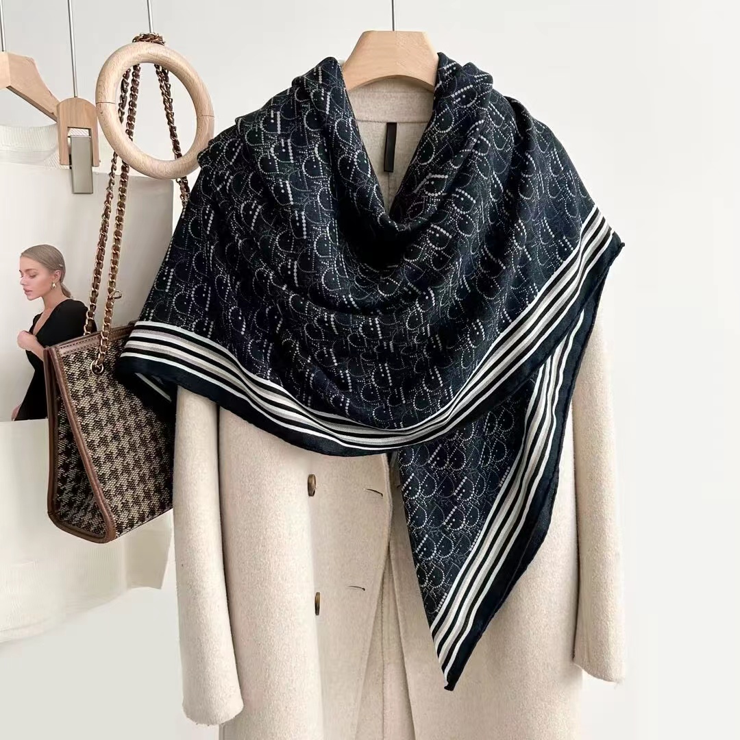 丝毛单面珍珠白d家字母130方巾手工卷边女士丝巾围巾外搭披肩H115