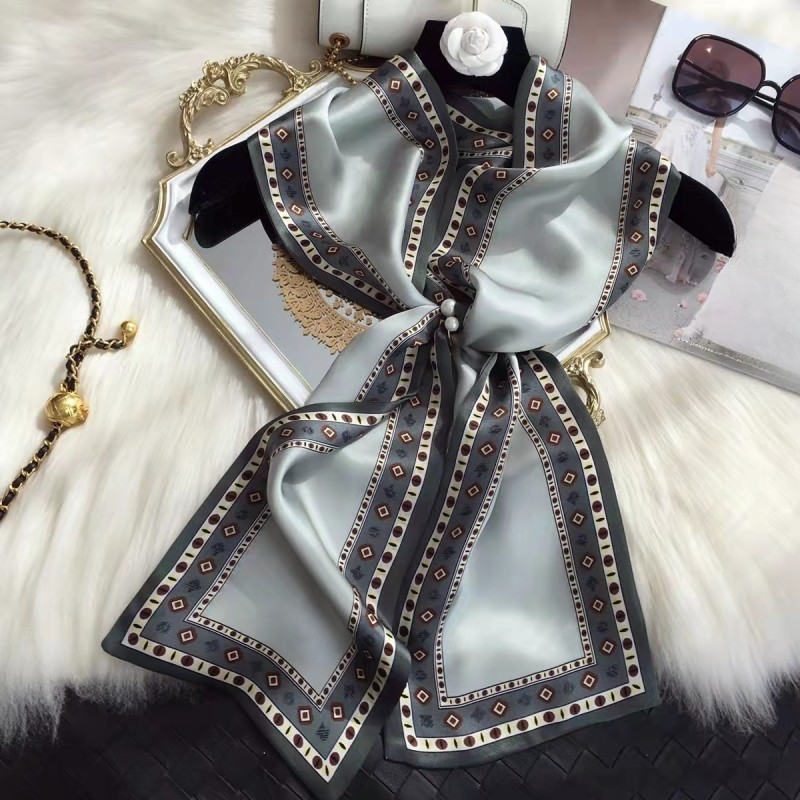 专属Hongxi Scarves/鸿晰桑蚕丝丝巾 绿边 菱形图案145长巾J021