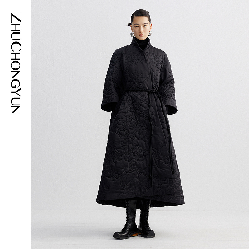ZHUCHONGYUN冬翻领白鹳植物刺绣中式斜门襟长外套C1DE34488