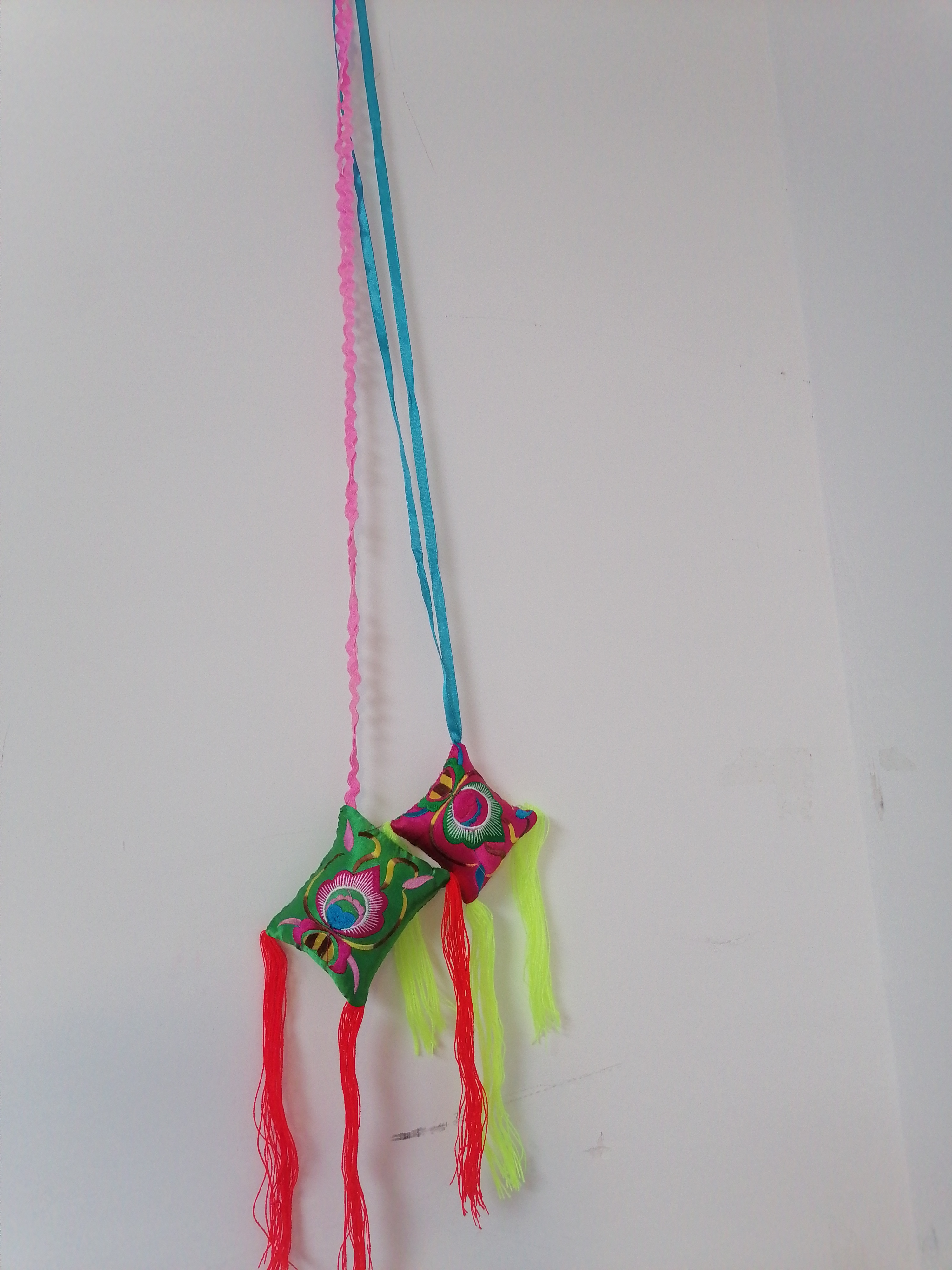 2个装少数民族服饰单个装重工刺绣花苞绣球香包