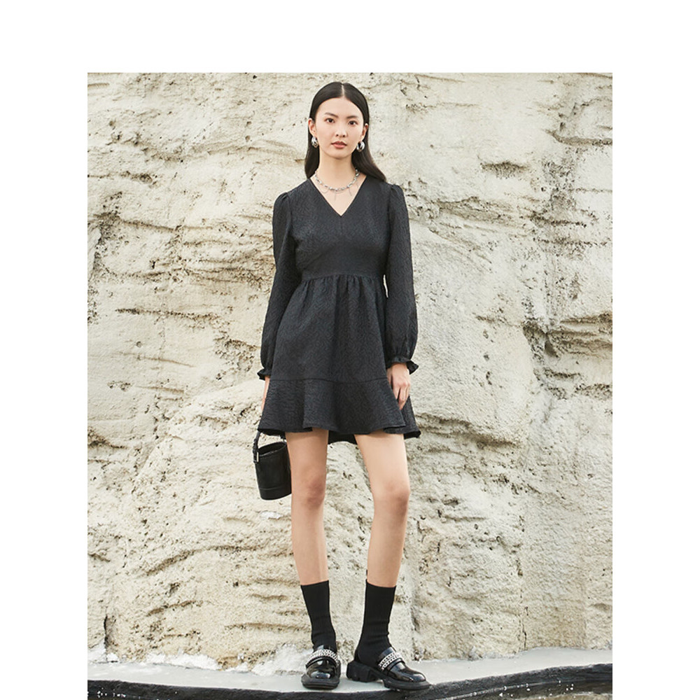 Migaino/曼娅奴气质V领泡泡袖宽松收腰A字短裙 MM34DC602
