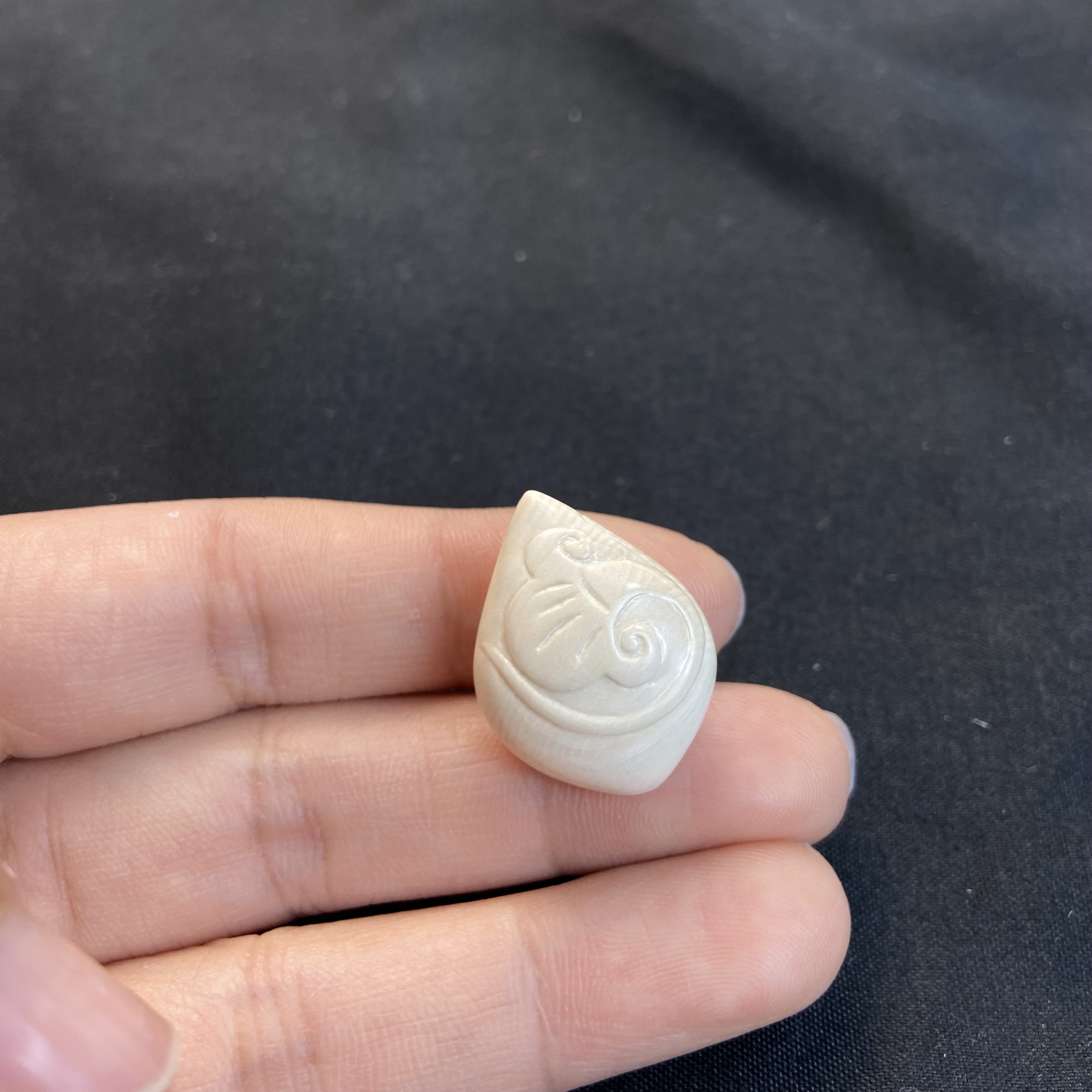 【P00080】猛犸牙24*18*10mm水滴雕刻挂件