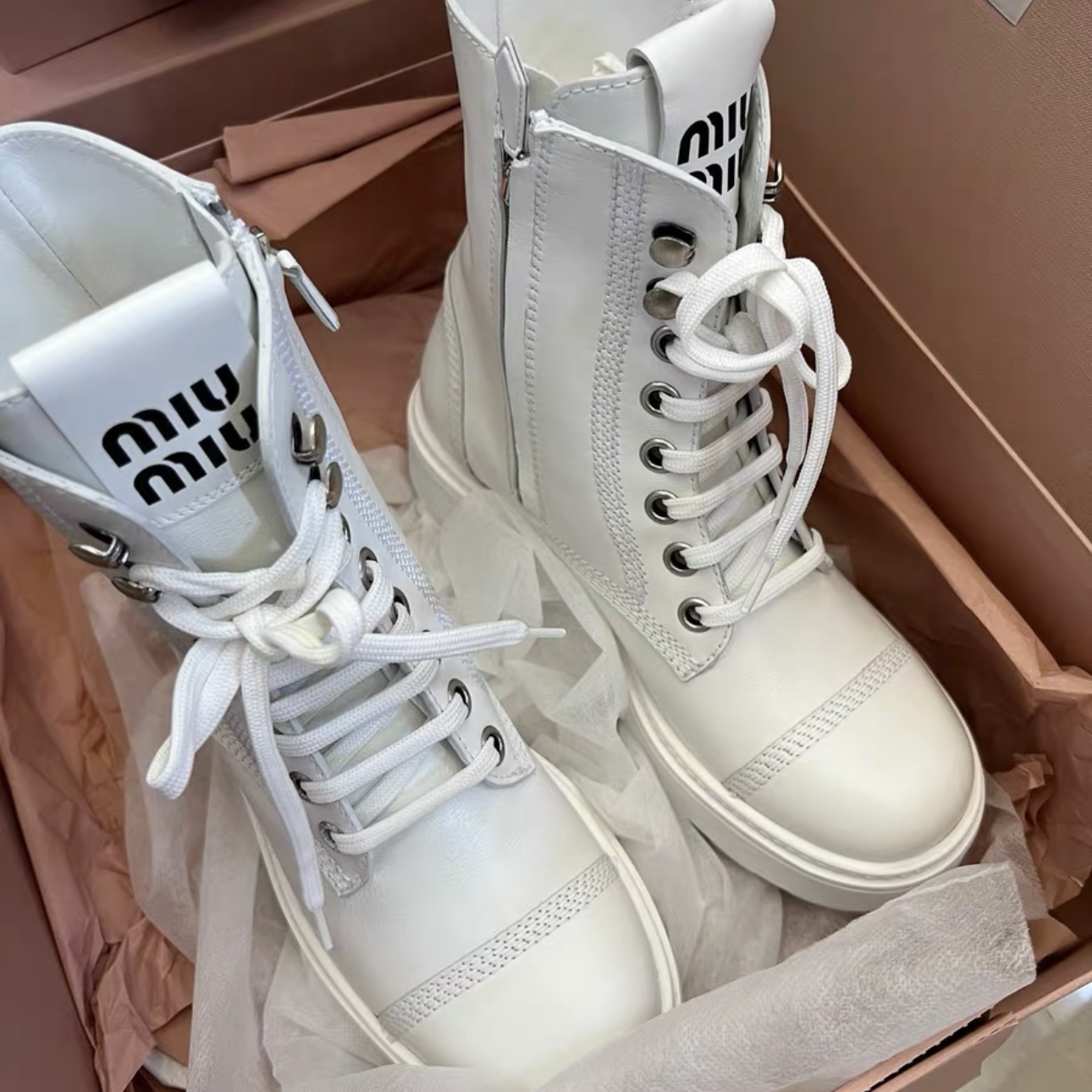 全新微瑕试穿痕迹miumiu白色logo款骑士短靴