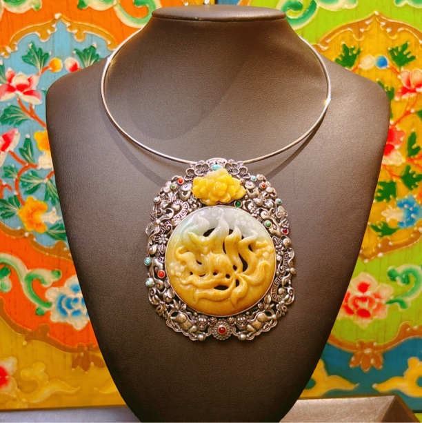 台湾银工艺翡翠九尾狐吊坠