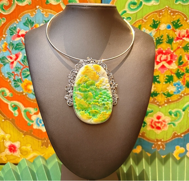 山水黄加绿翡翠古风吊坠