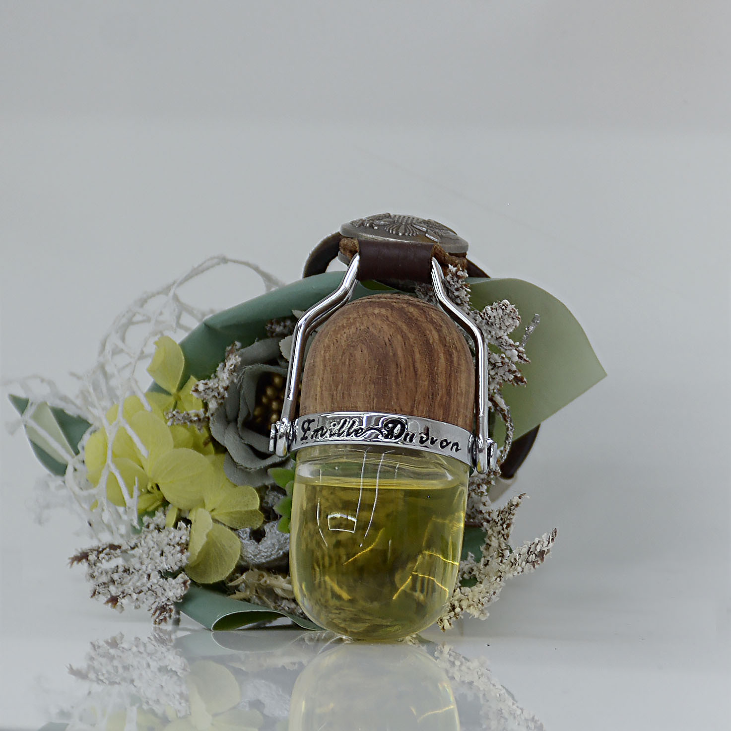 埃迪汽车香水车载香薰精油挂件吊坠经典国风潮货提篮式香水挂饰