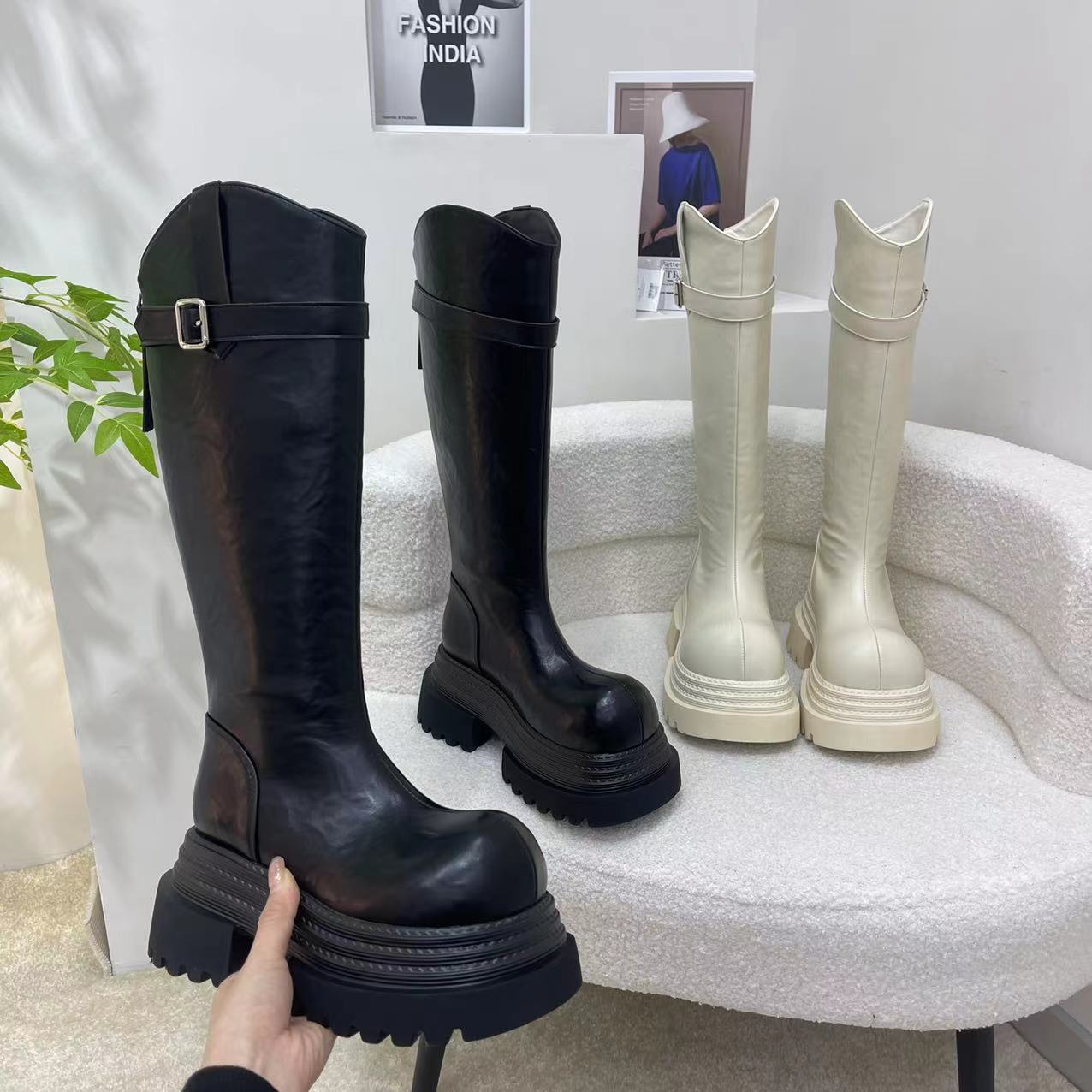 2024冬季新款白色V口卡子女靴时尚百搭厚底长筒骑士秋冬圆头加绒