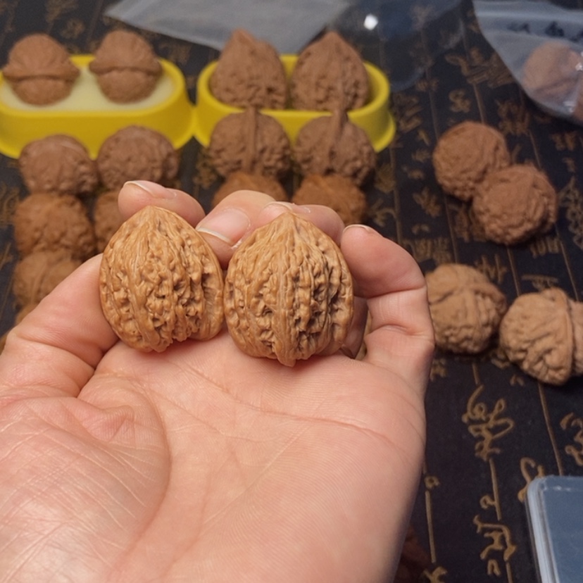 【闪购商品】密纹核雕领*员