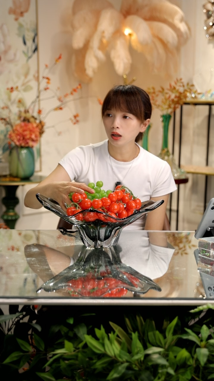 【闪购商品】灰色小荷叶果盘