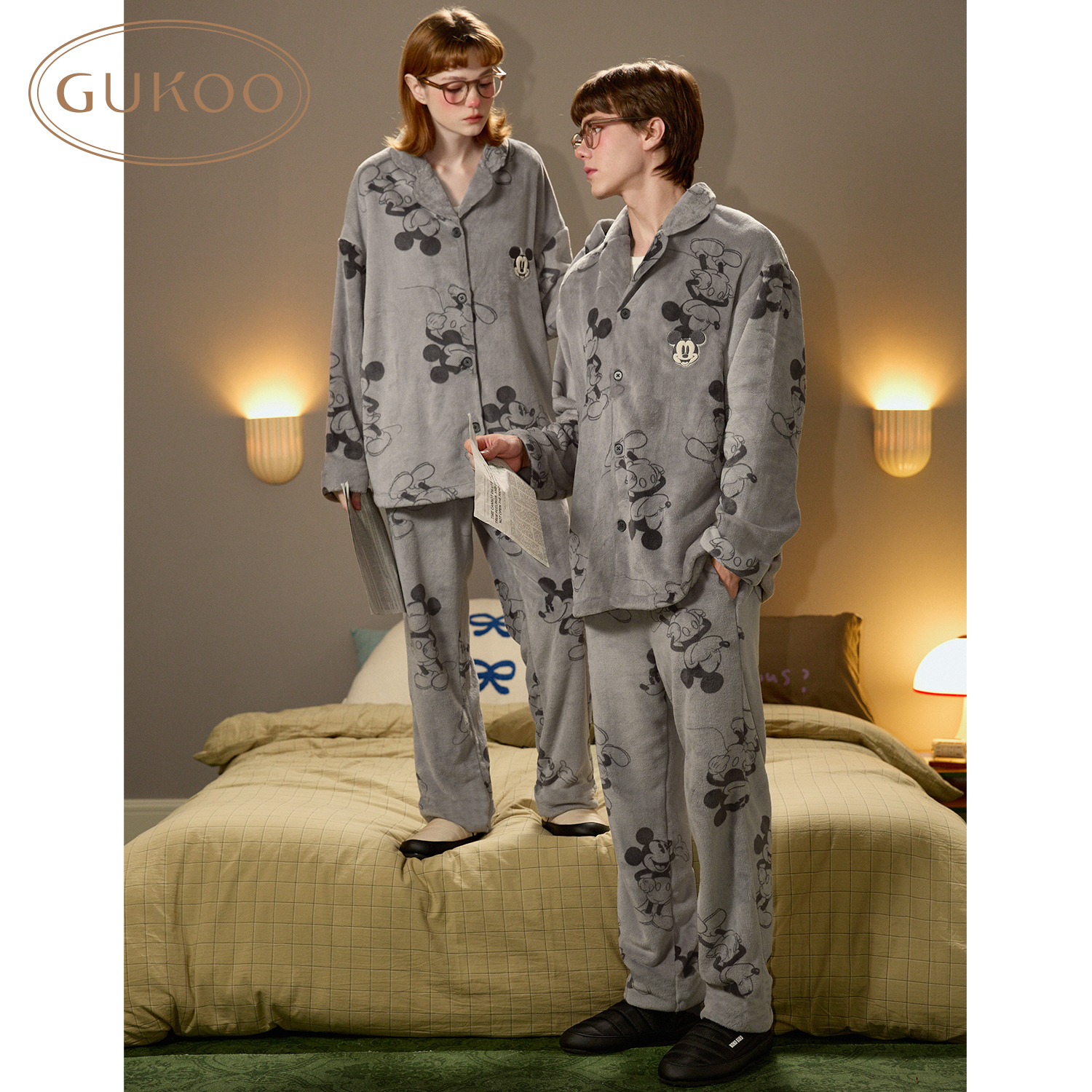 Gukoo/果壳迪士尼联名情侣米奇满印睡衣保暖牛奶绒男家居服套装