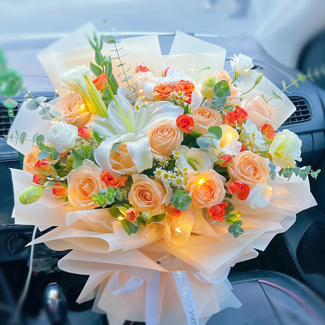 【与你相配】11朵香槟玫瑰百合混搭花束鲜花同城店配送上门生日礼物