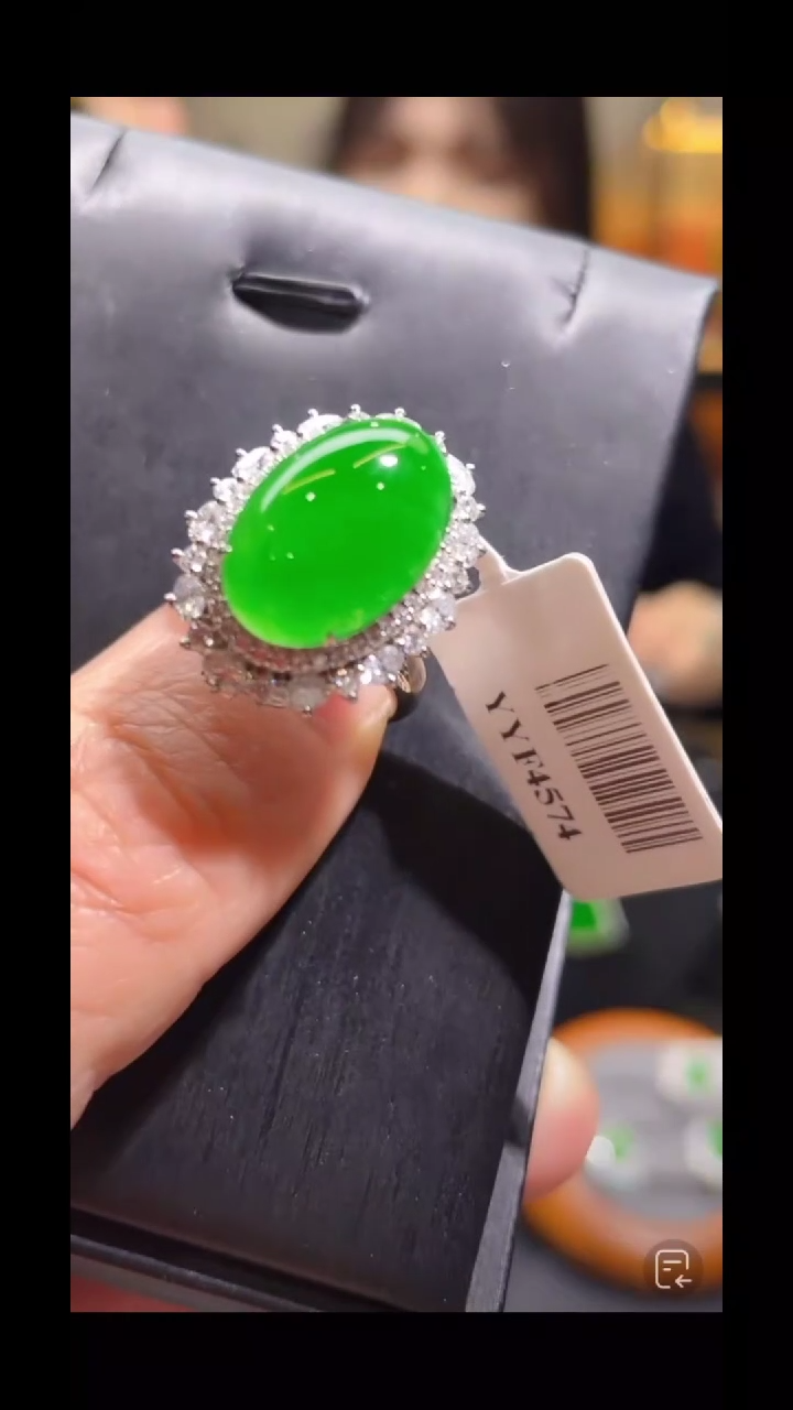 【闪购商品】翡翠戒指/吊坠18K金镶嵌A50