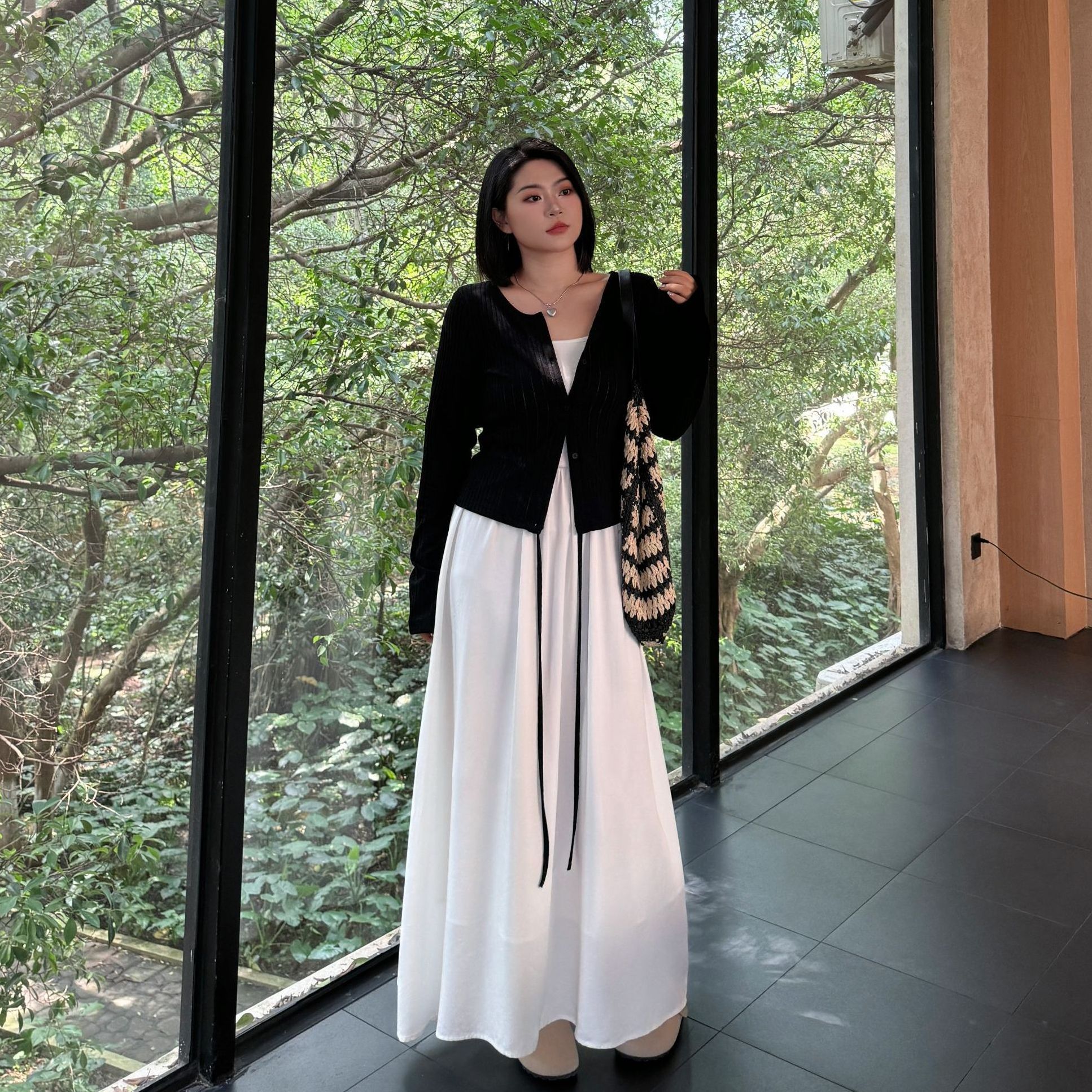 清【合影杀手】早秋微胖百搭黑色开衫穿搭显瘦白色吊带裙套装-S1095
