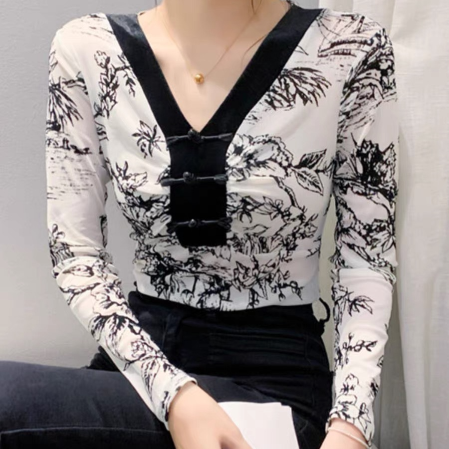 新中式国风盘扣V领复古打底衫女秋冬高级感显瘦内搭上衣长袖T恤潮