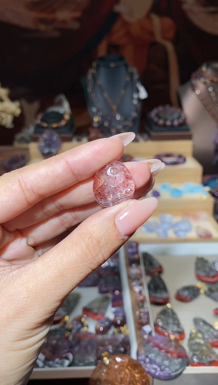 【闪购商品】水晶吊坠未镶嵌金草莓