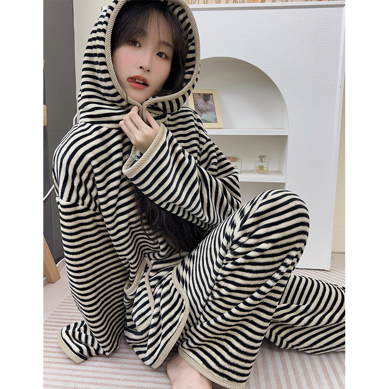 韩系高级时尚珊瑚绒睡衣连帽女冬季新款毛绒大码可外穿家居服套装