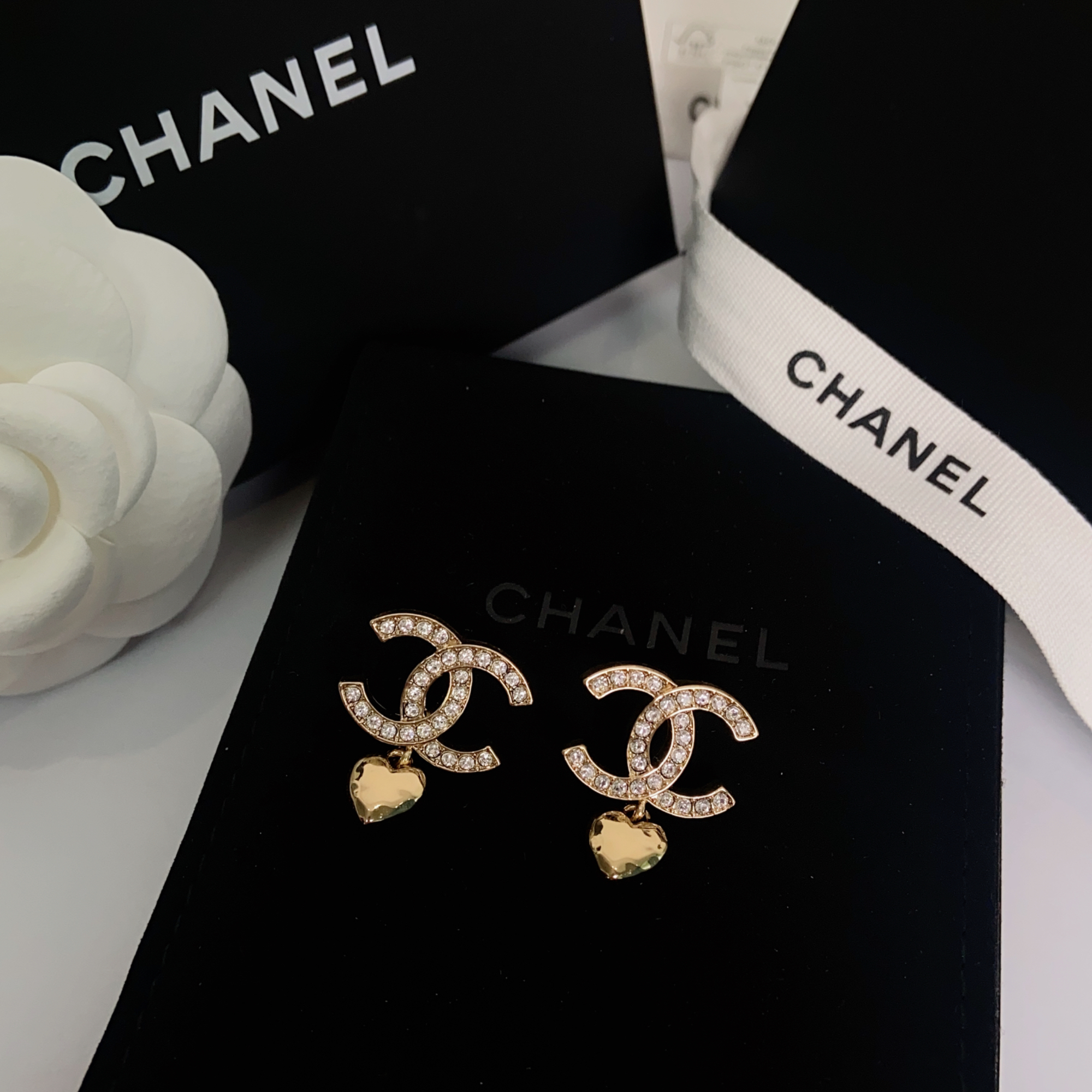 未使用 Chanel/香奈儿 气质百搭款双C满钻桃心耳钉23P/AX0291