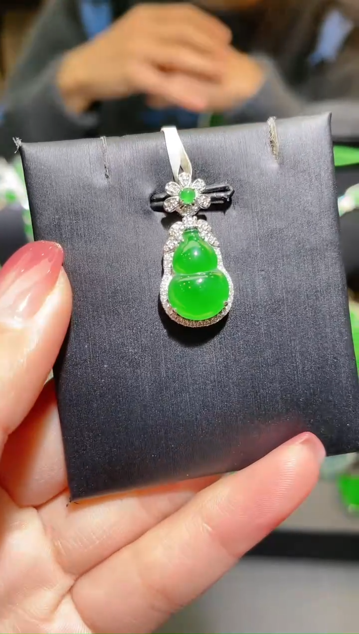 【闪购商品】翡翠吊坠18K金镶嵌A59