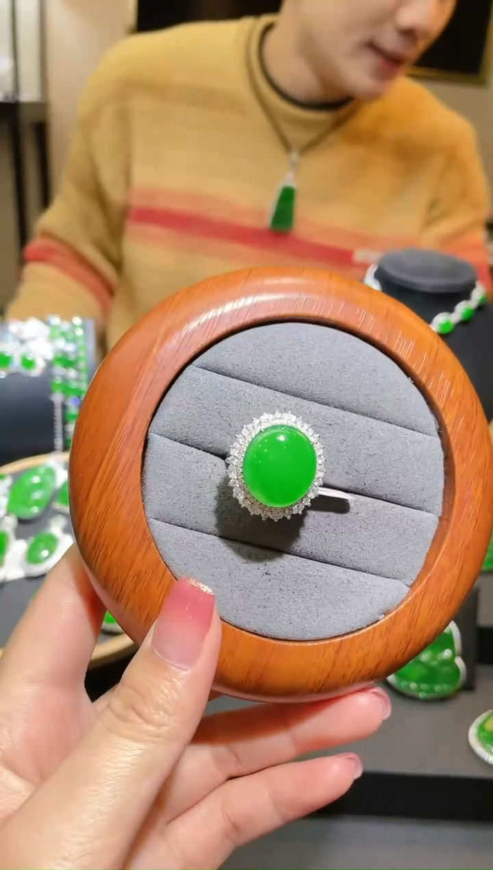 【闪购商品】翡翠戒指吊坠两用款18K金镶嵌A55