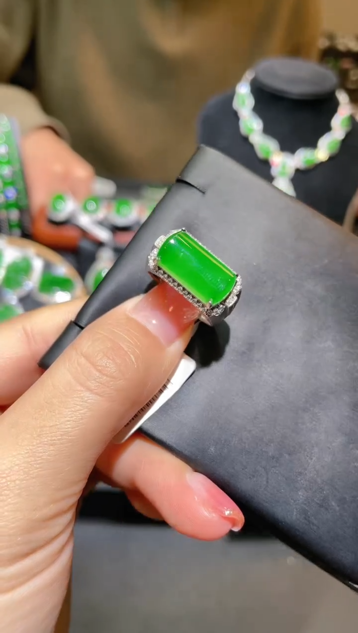 【闪购商品】翡翠戒指18K金镶嵌A41