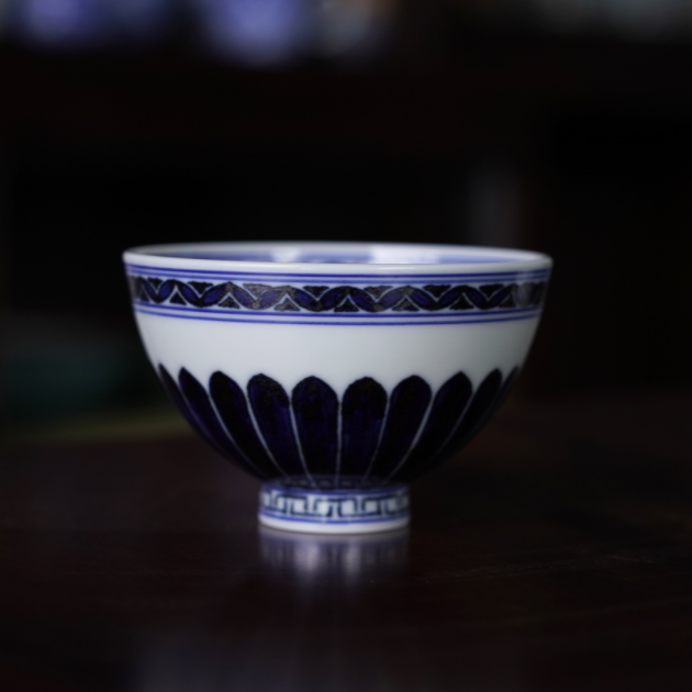  观辰堂青花菊瓣宝相鸡心杯