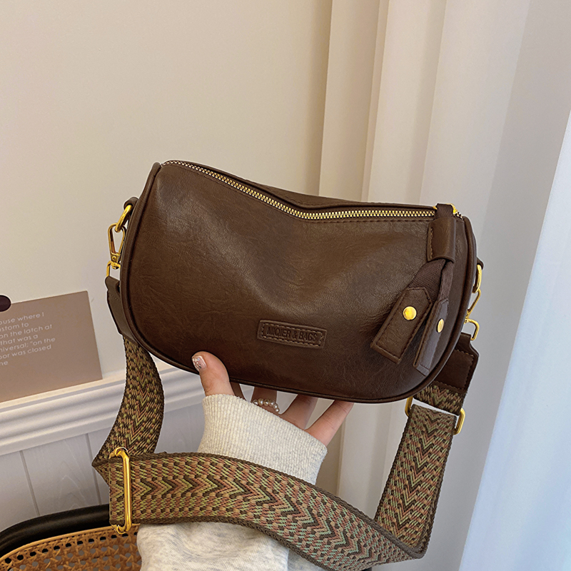 今年流行波士顿包包复古时尚2025新款宽带斜挎包女百搭小包枕头包商品图