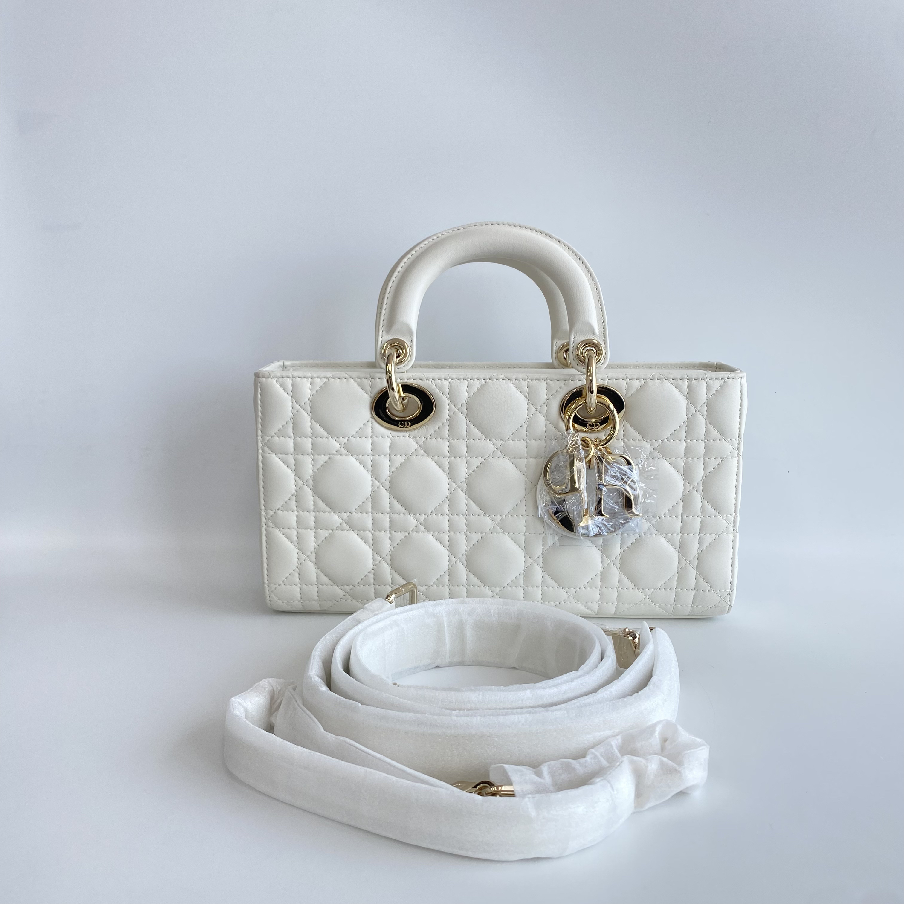 99新 DIOR/迪奥 99新/闲置 奶白色横版中号金扣戴妃女士