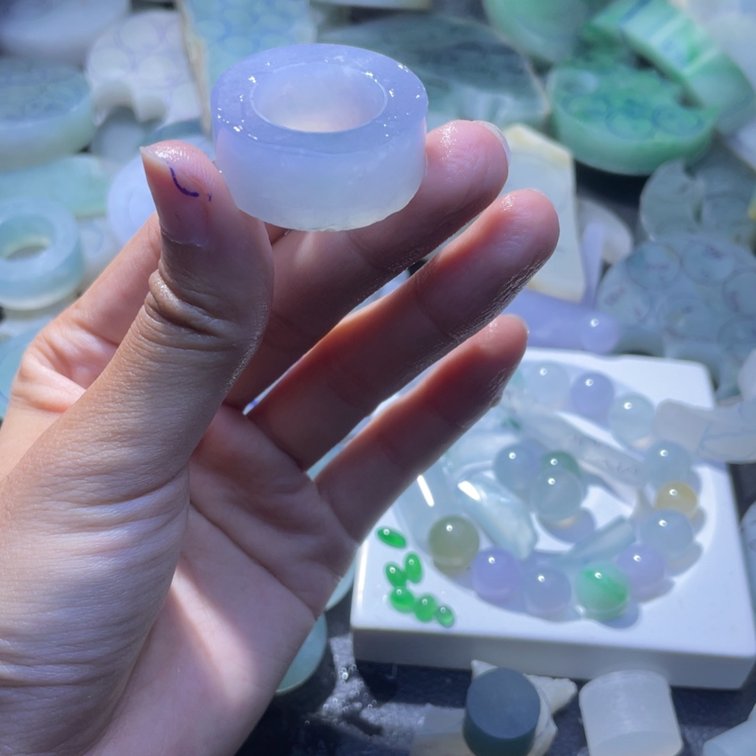 定制翡翠未镶嵌哈*米