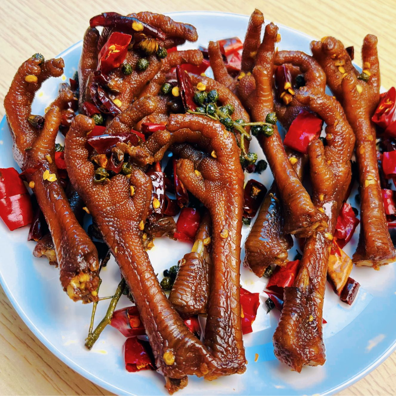 徐老板麻辣土鸡爪150克*4包 ，冷藏保存，硬的哟，肉少，介意慎拍！