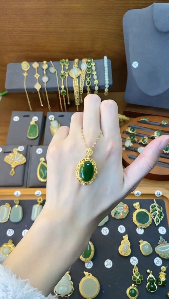 【闪购商品】和田玉吊坠(赠链)未镶嵌1