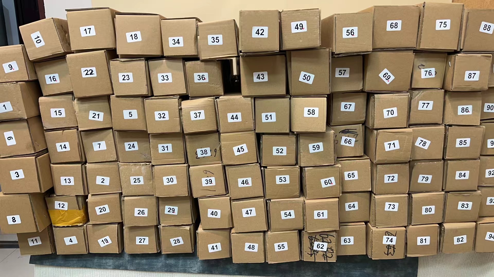 201-300锰钢-现货潮玩摆件系列盲盒（未开刃）