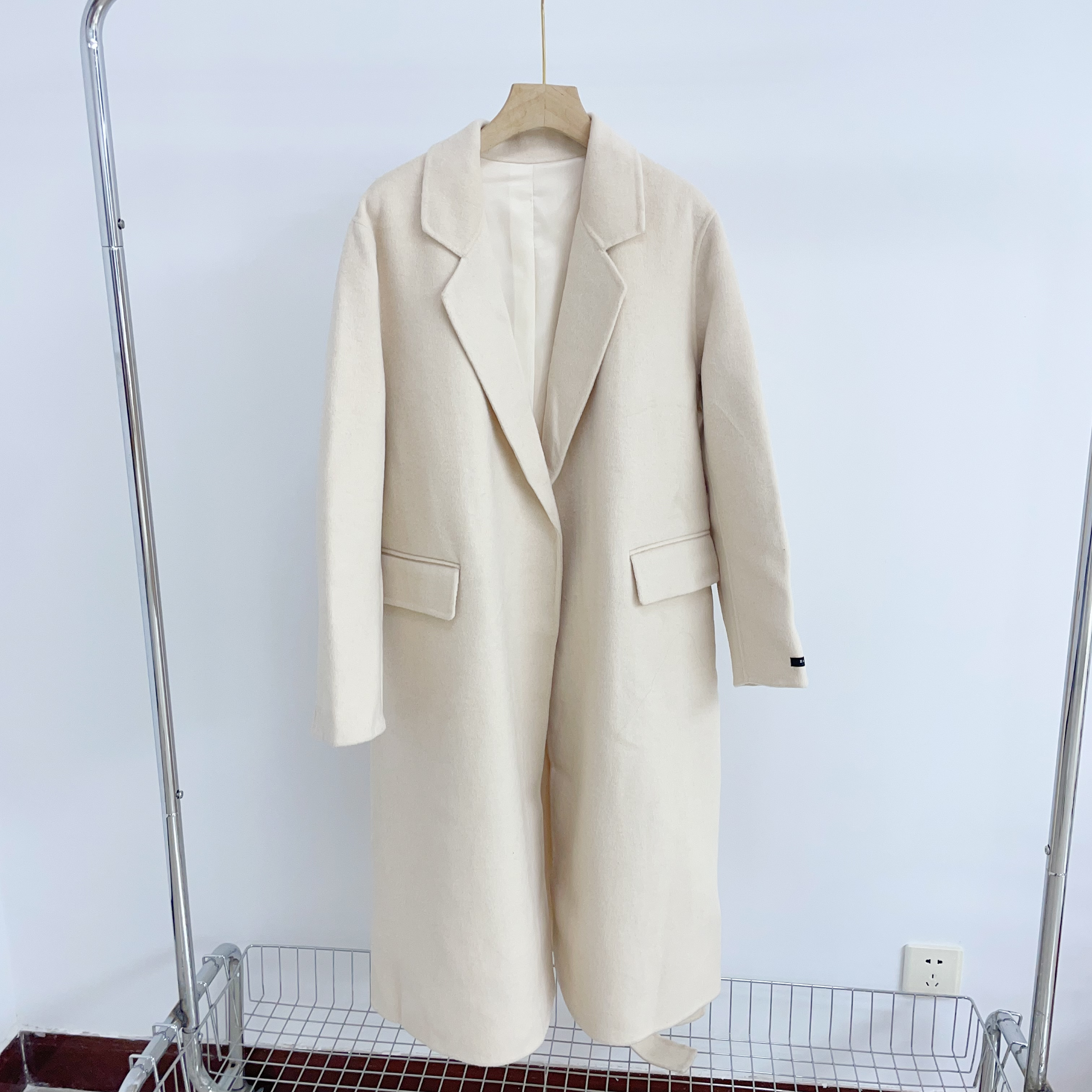 N224 米白色翻领隐形口袋休闲手缝大衣