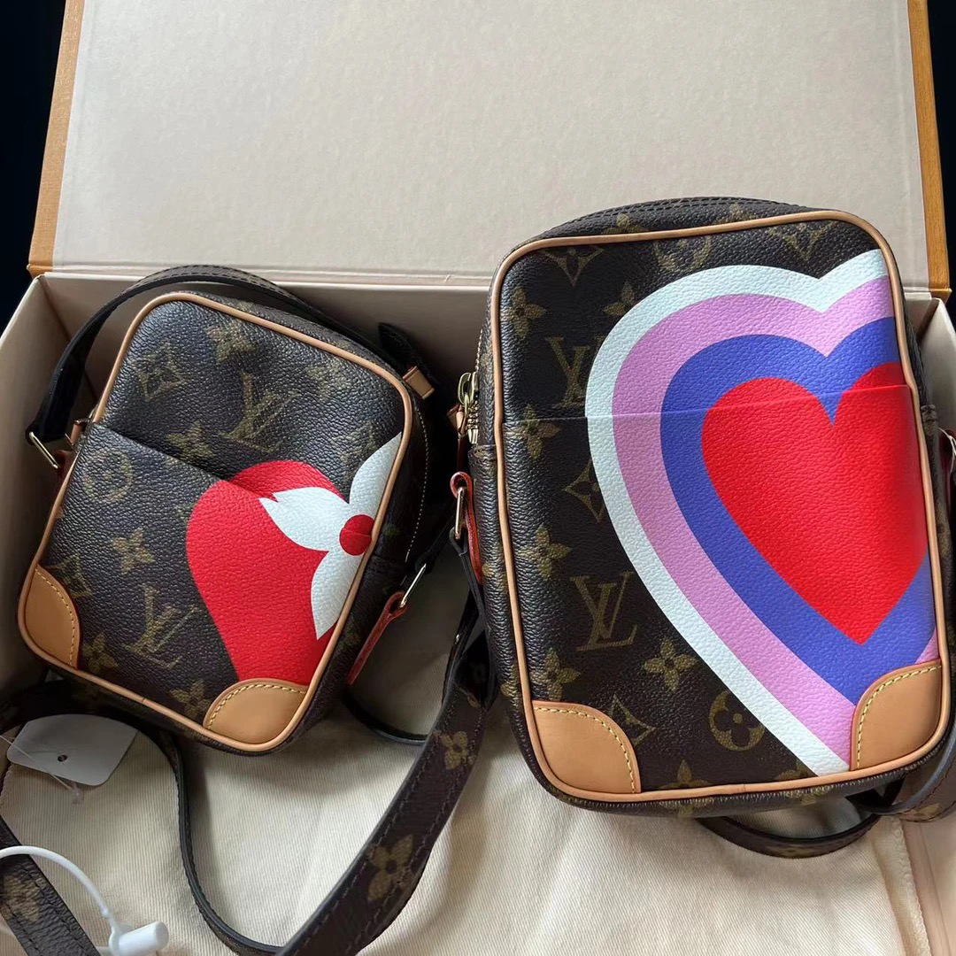 99新 LouisVuitton/路易威登 捐金沉珠/game on限量款斜挎包