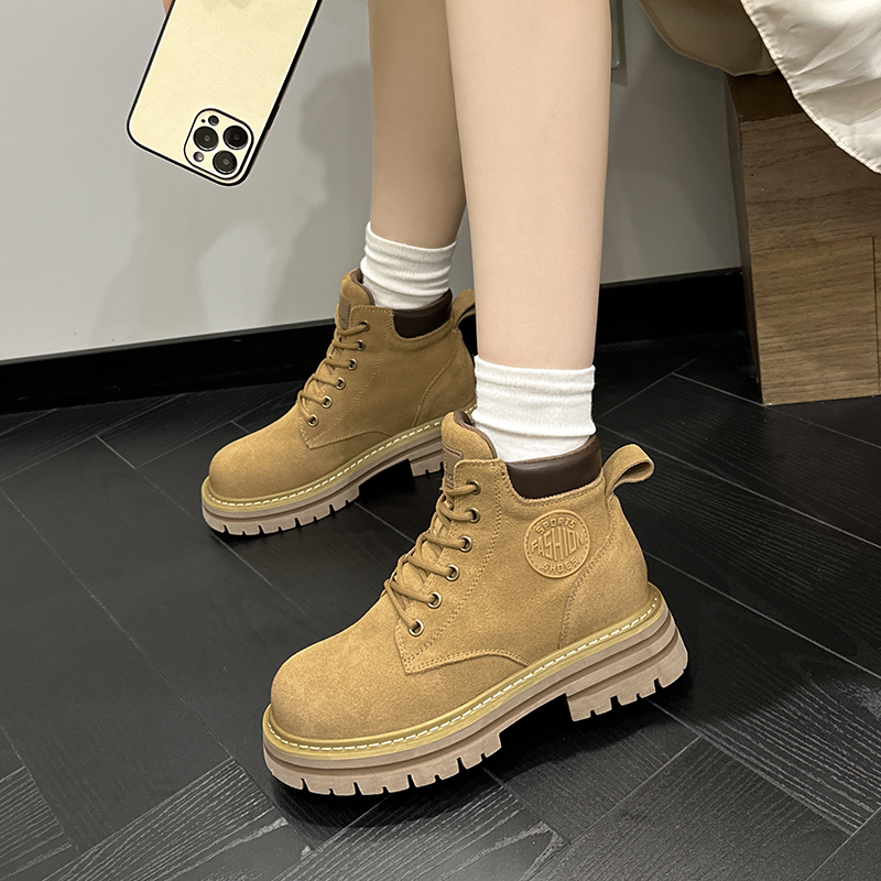 欧洲站马丁靴女2025新款软皮软底复古女短靴牛反绒真皮磨砂工装靴