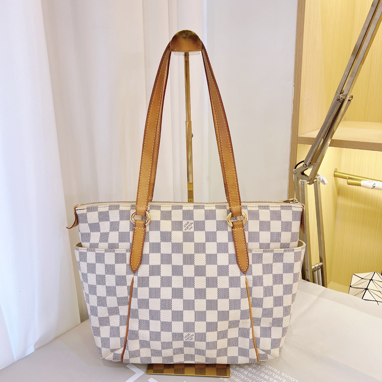 95新 LouisVuitton/路易威登 小号白棋盘格Totally奶瓶包单肩手提