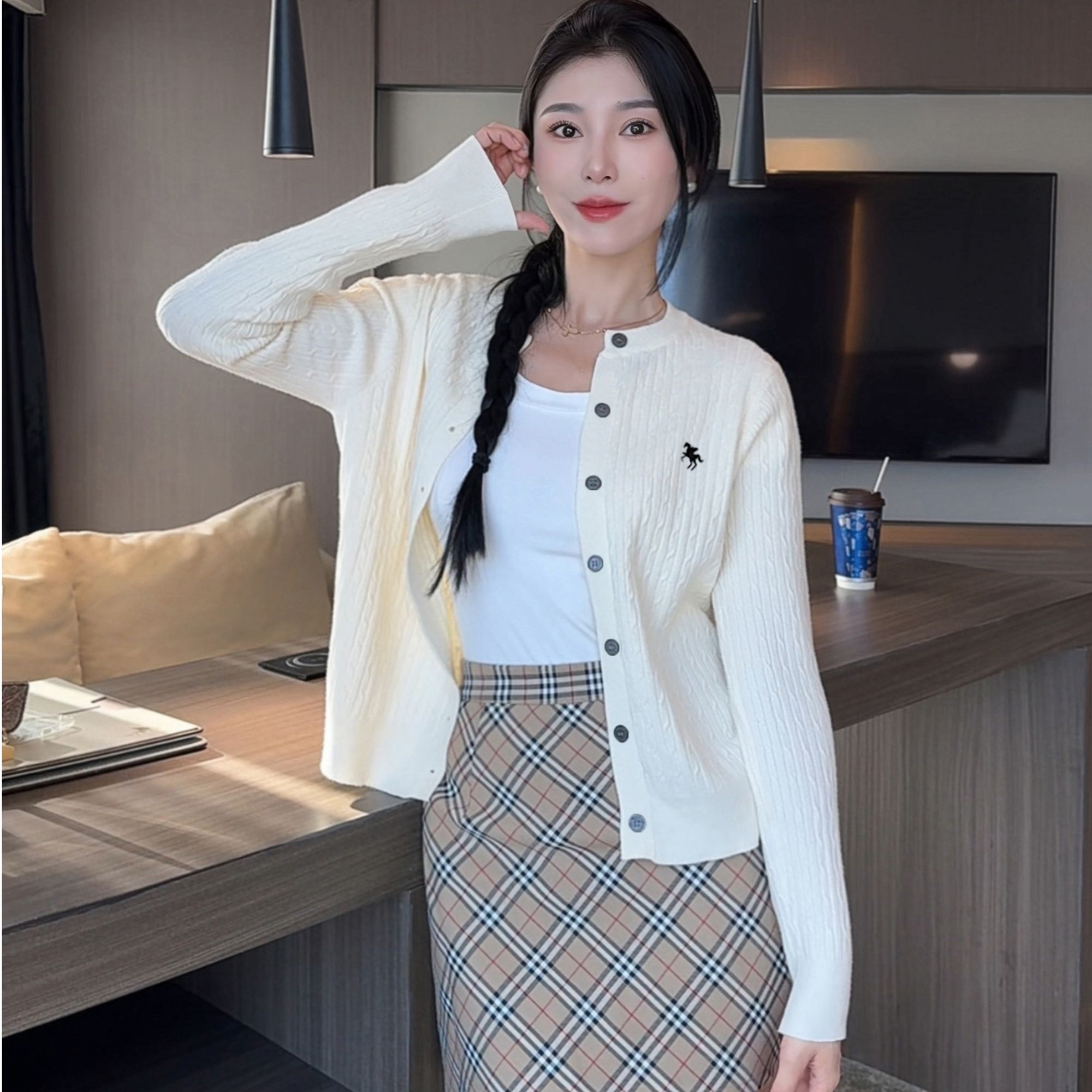 现货-麻花针织开衫女秋冬季学院风外搭软糯高品质短款毛衣F8-17