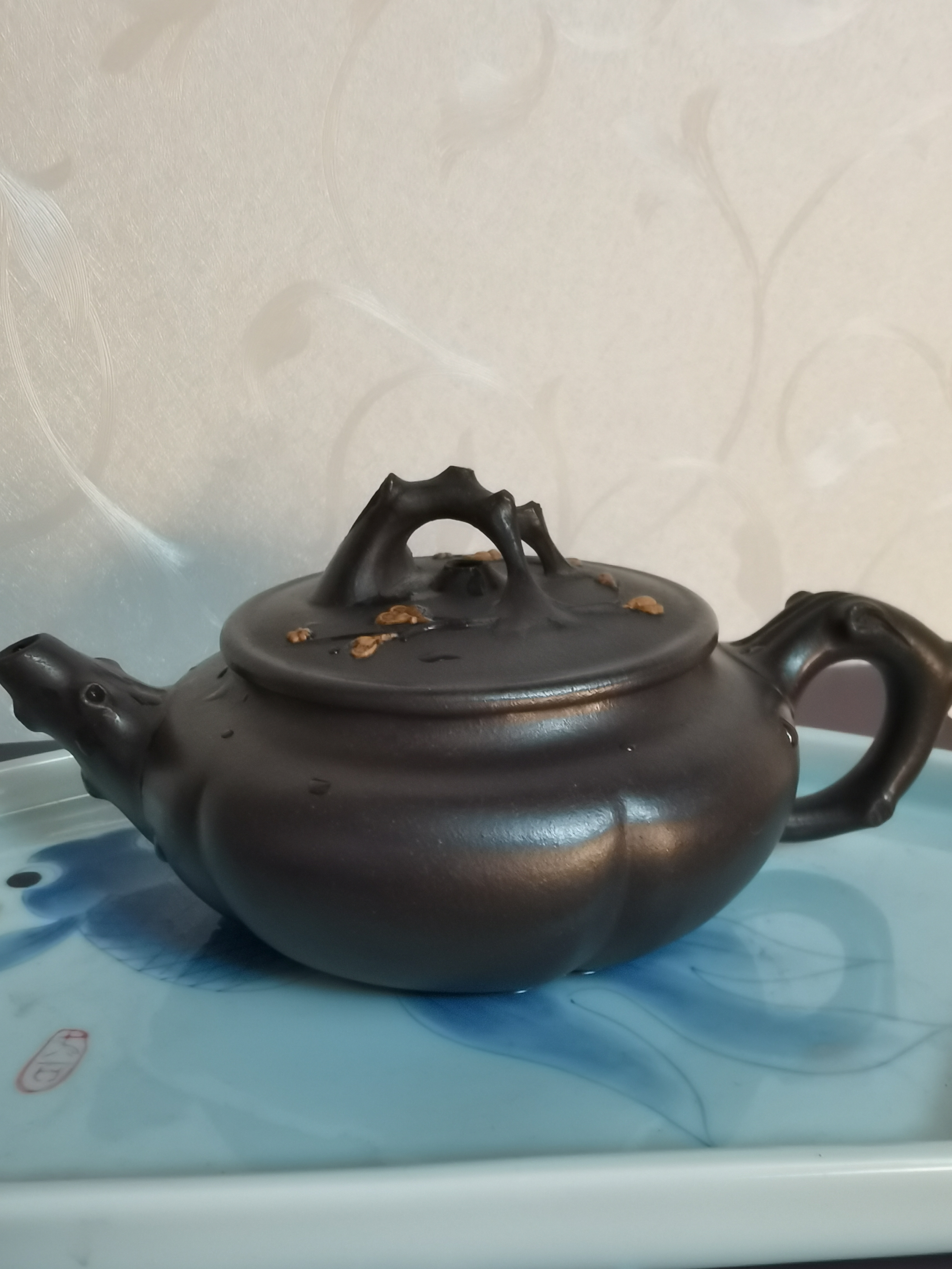 铁梅。石黄泥料。小花器