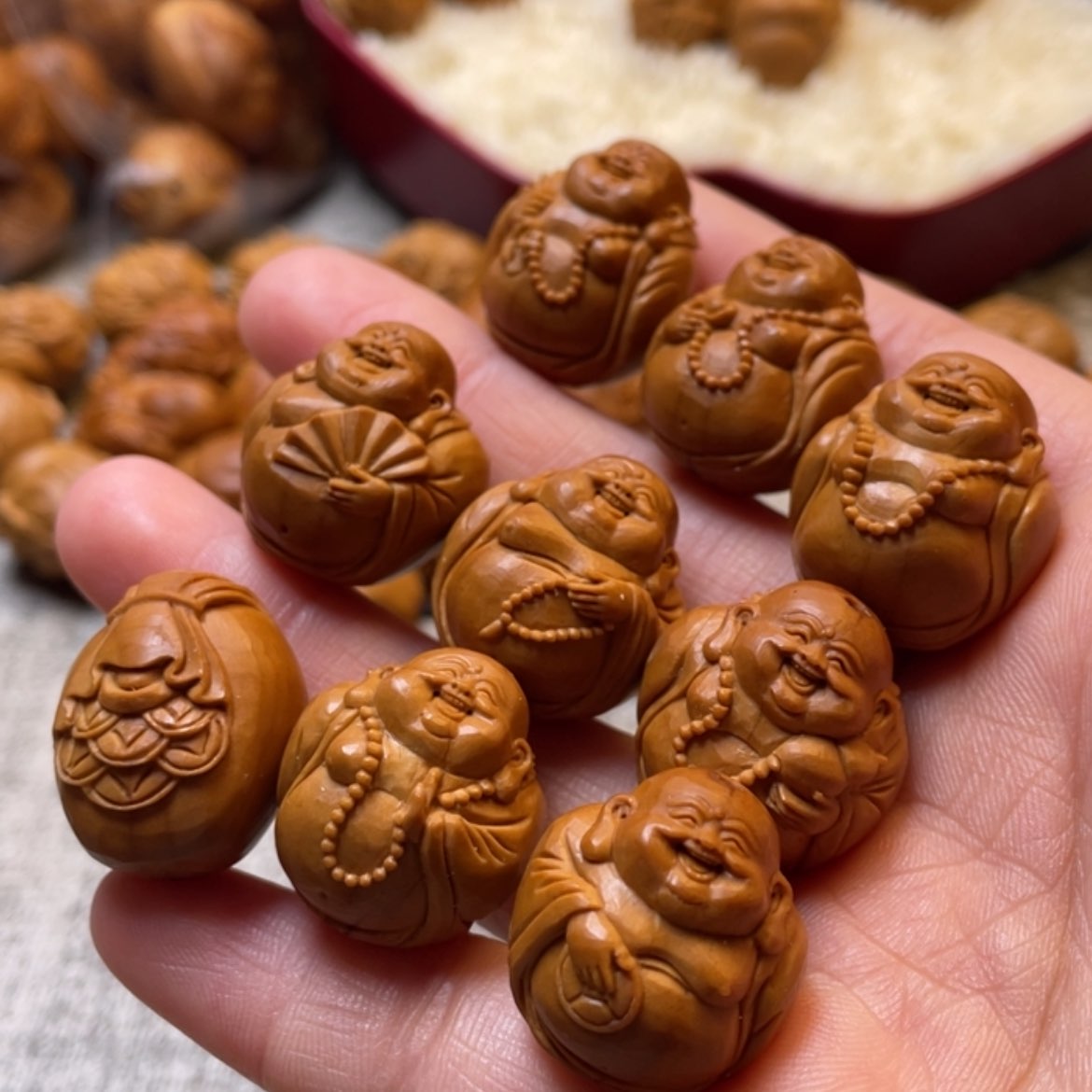 【闪购商品】橄榄核雕光背弥勒2.0