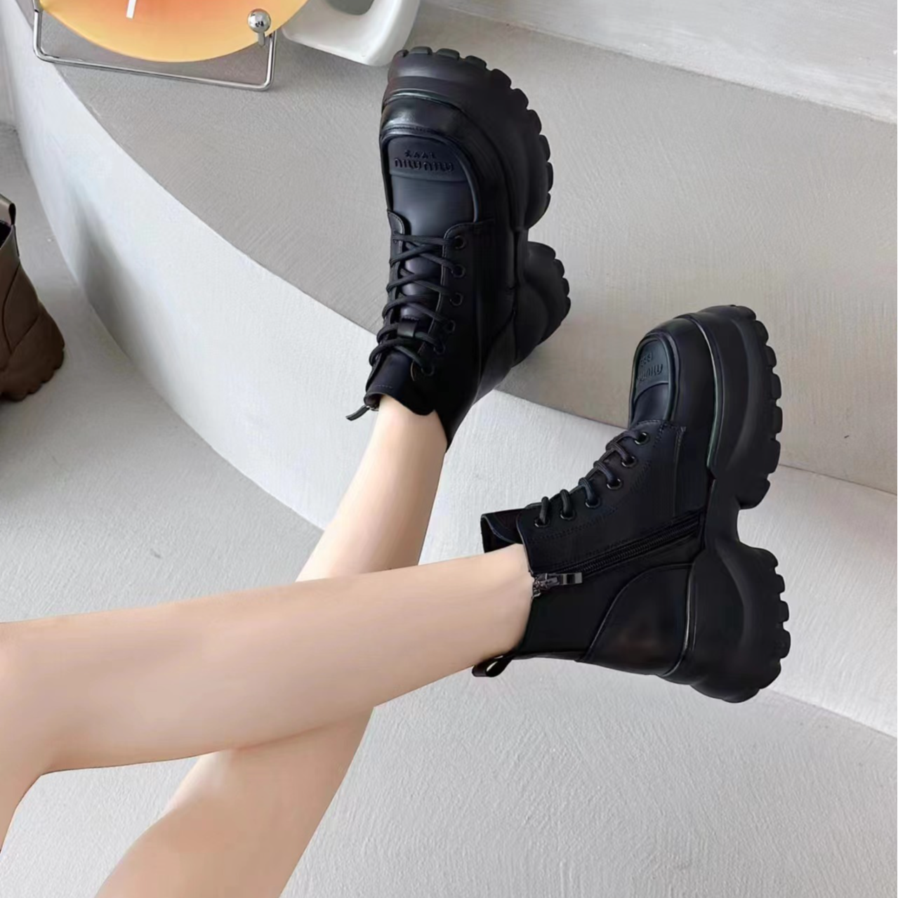 时尚休闲百搭真皮女鞋686-1