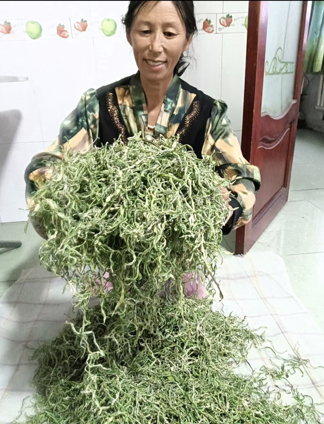 农村小园自然晾晒 豆角丝