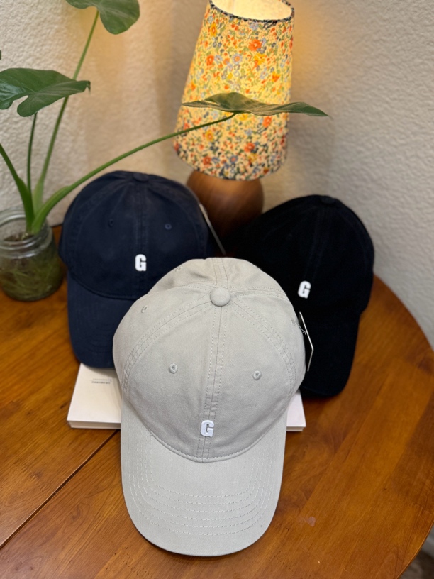 小镇姑娘加深帽沿显脸小鸭舌帽