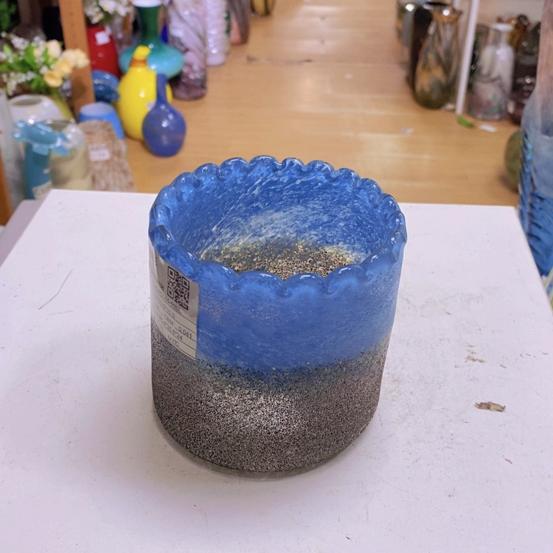 花瓶高9厘米口8厘米