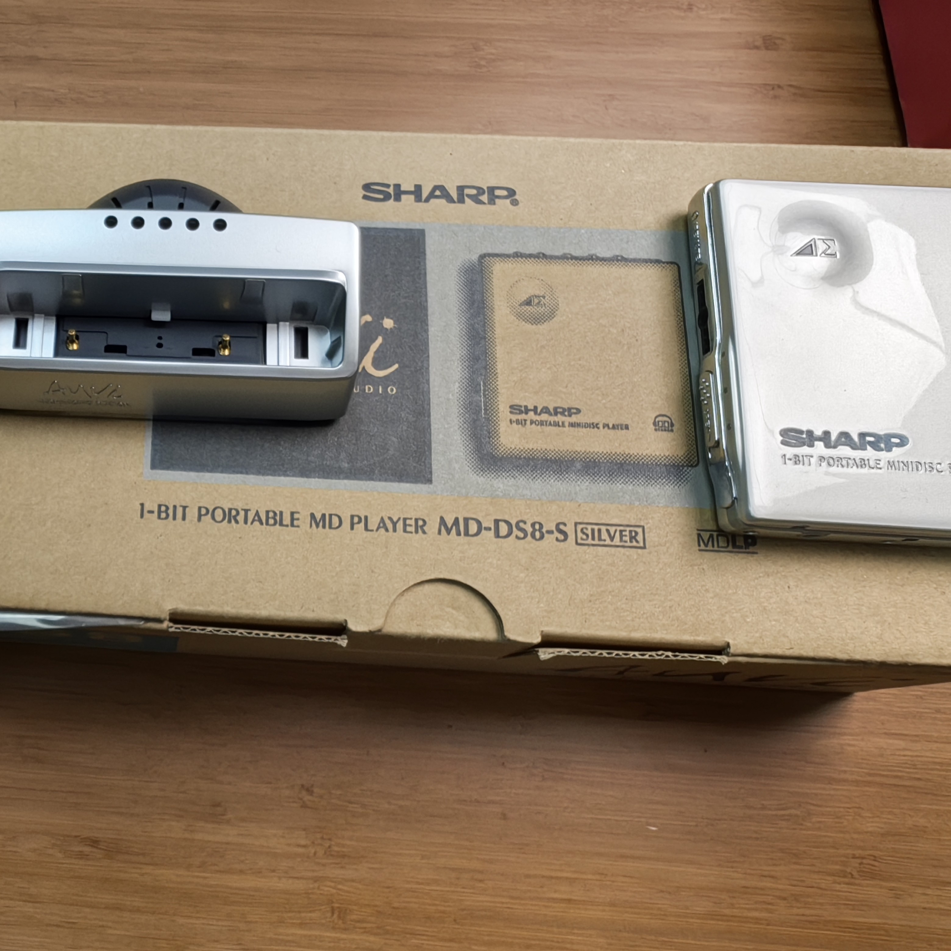 2006年夏普SHARP DS8-S MD支持1bit超薄便携声音王内置电池