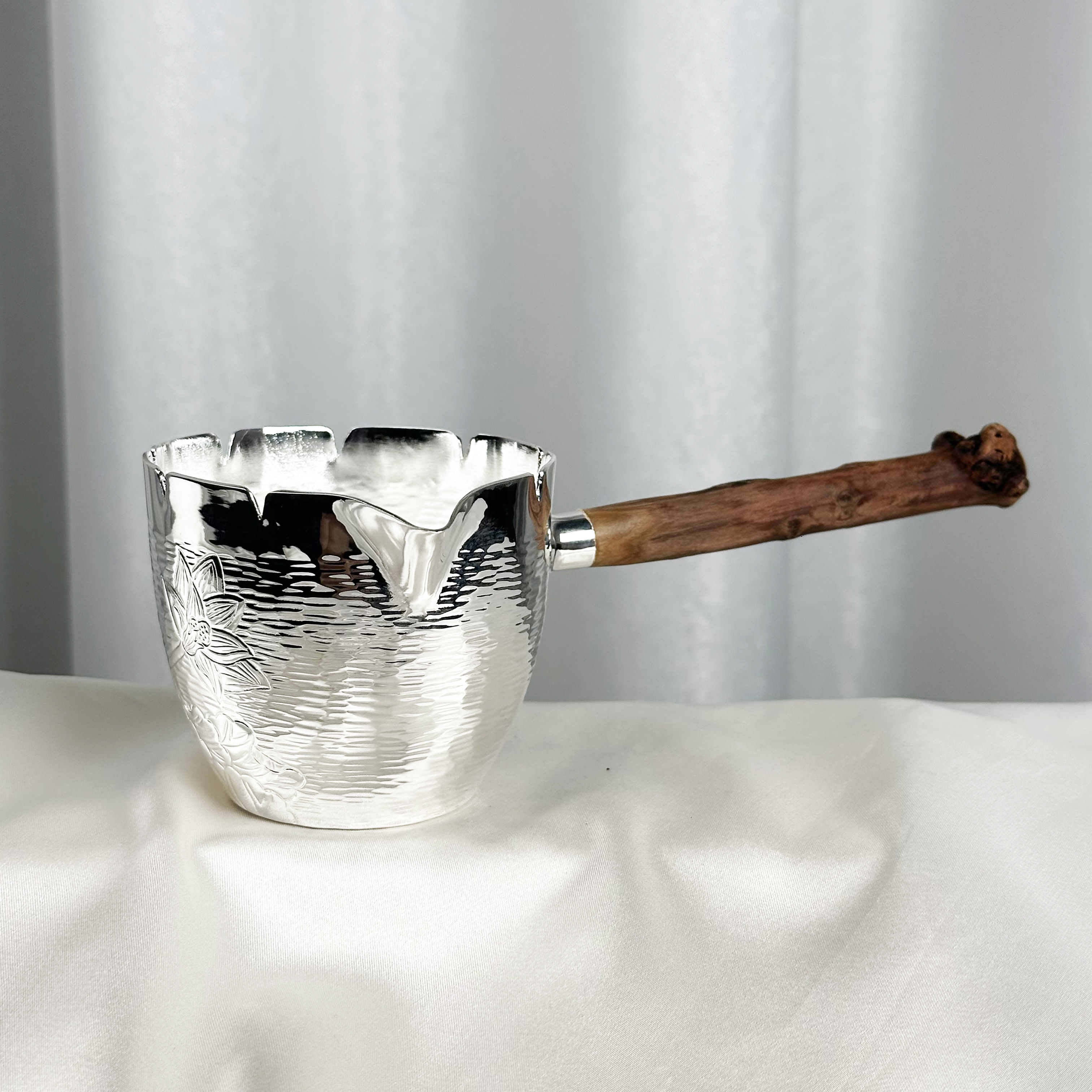 -手工锤纹花边崖柏侧把公杯999