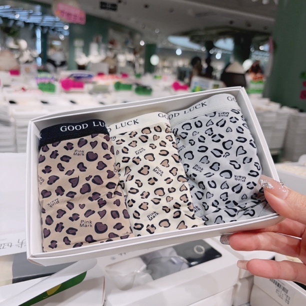 10743时尚透气花色中腰小字母豹纹冰凉女土内裤（80-130斤）