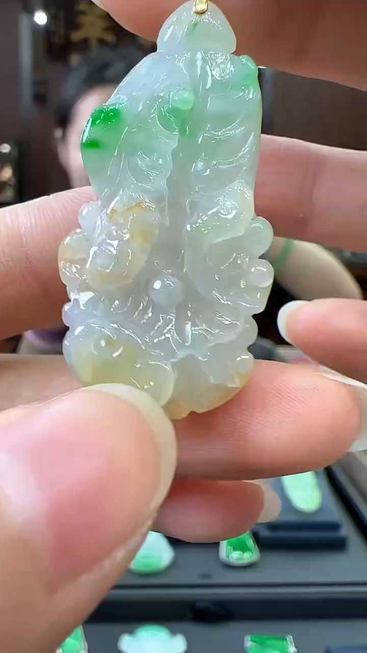 【闪购商品】翡翠颈饰18K金镶嵌白菜