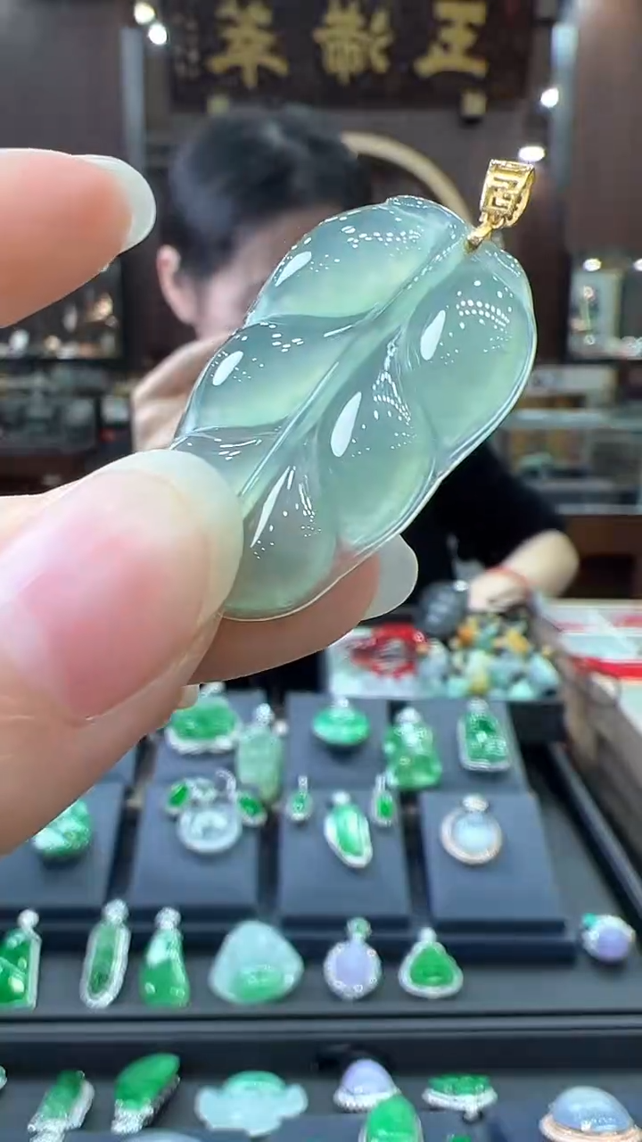 【闪购商品】翡翠颈饰18K金镶嵌叶子