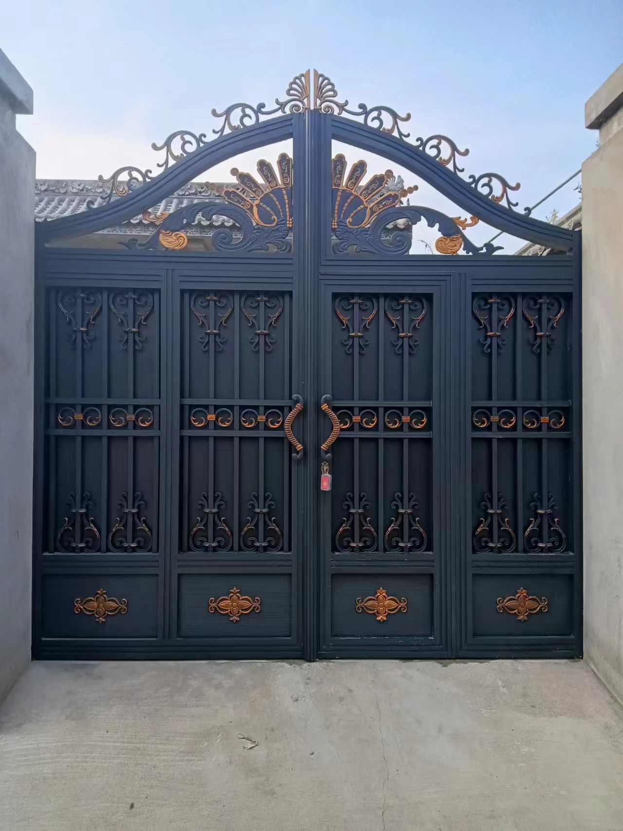 秦晟品牌铝艺封板庭院大门