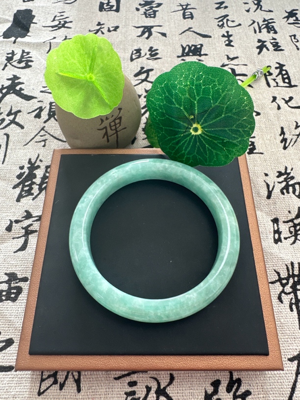 T1220 果绿缅甸翡翠手鐲