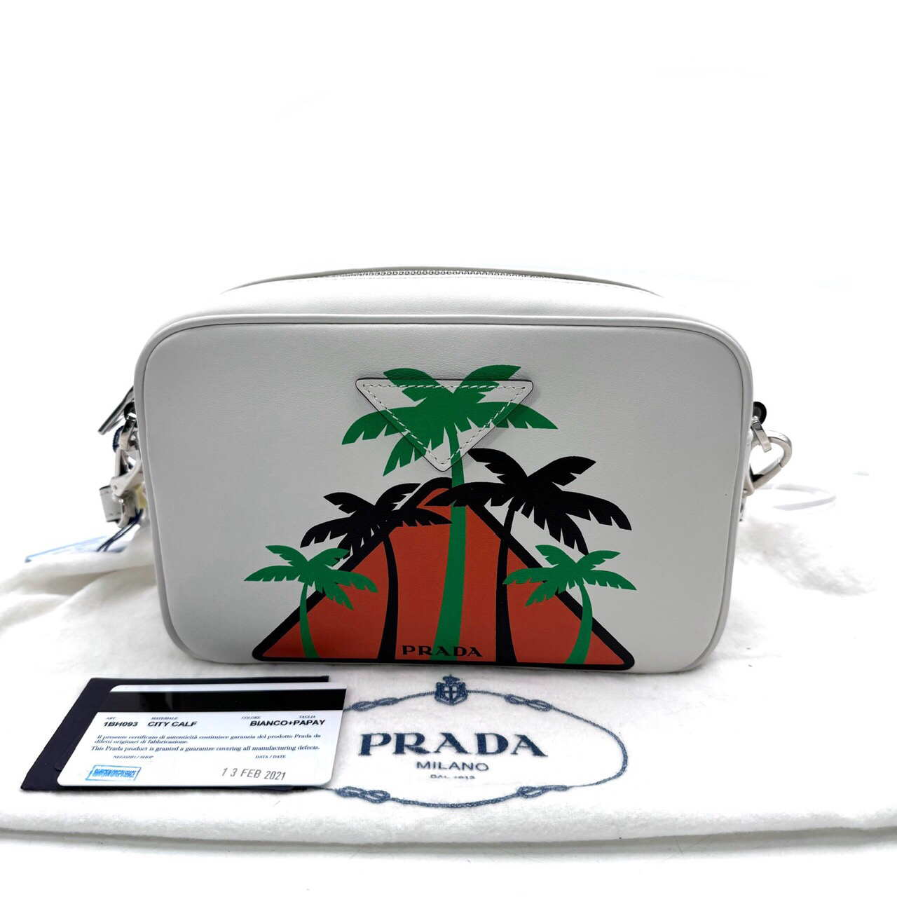 99新 Prada/普拉达 限量款白色相机包 尺寸22/13